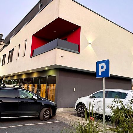 Swiss Plus Hotel Bihać Esterno foto