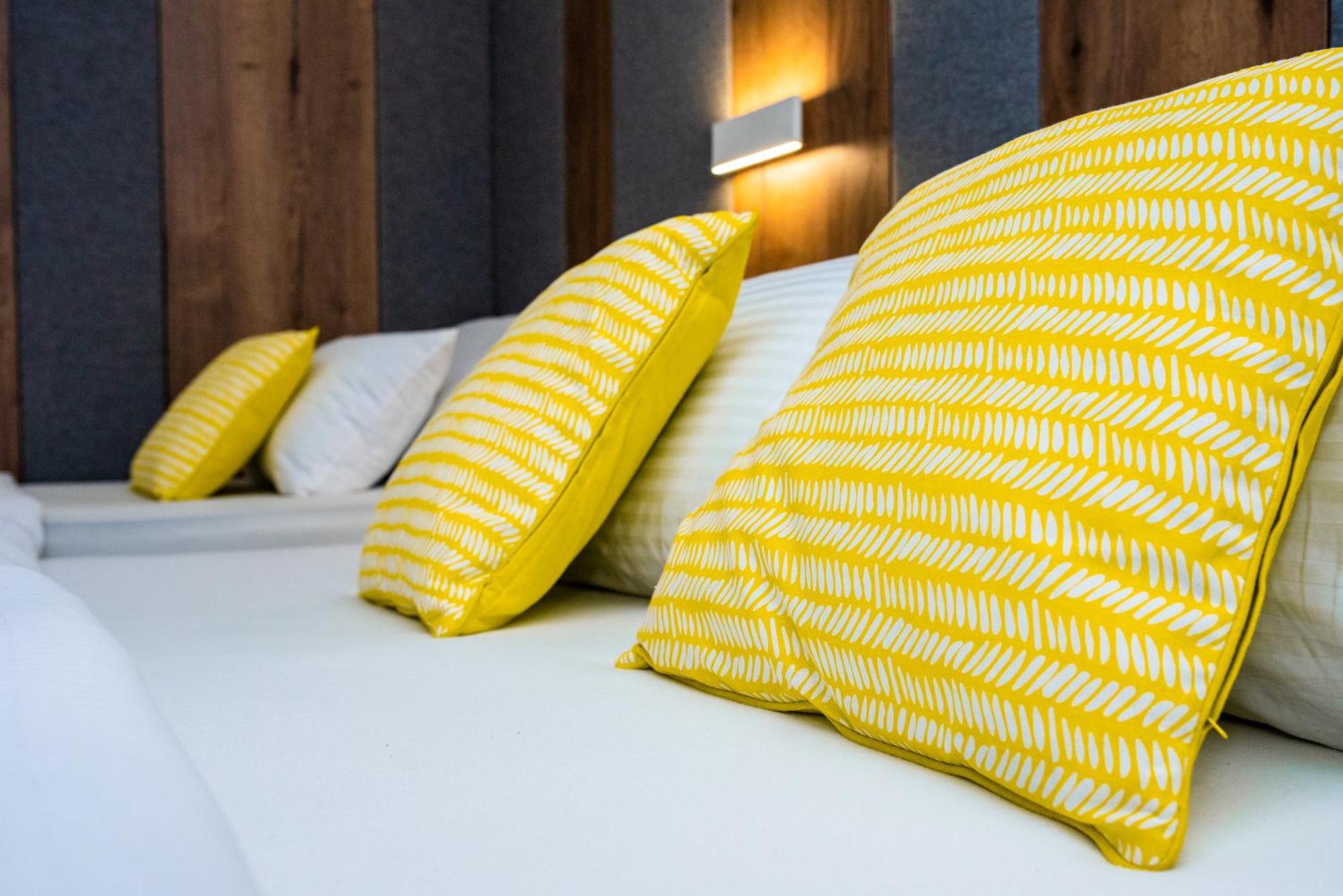 Swiss Plus Hotel Bihać Esterno foto