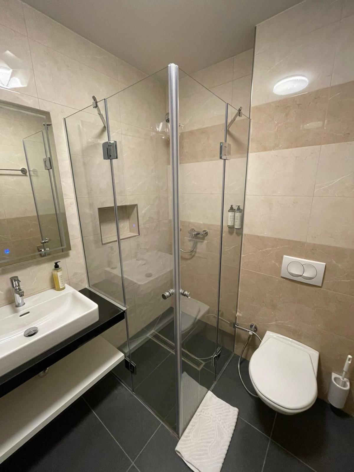 Swiss Plus Hotel Bihać Esterno foto