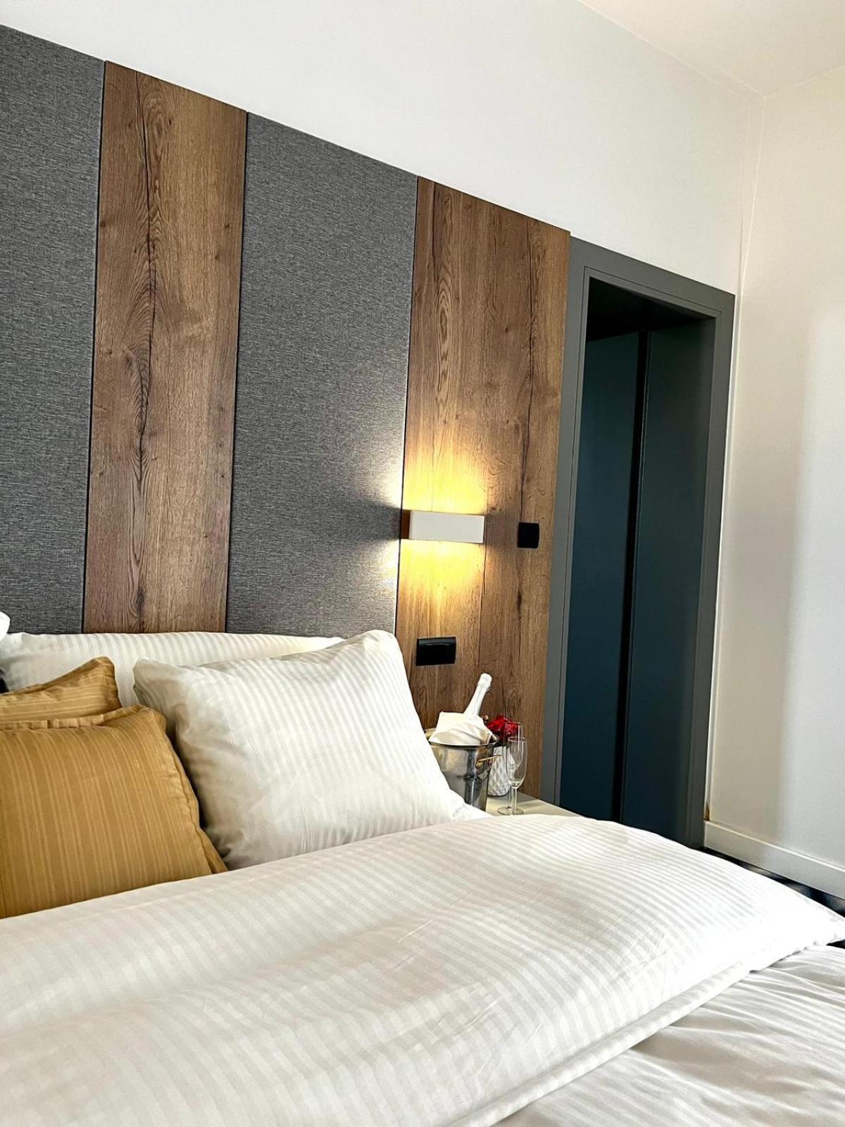 Swiss Plus Hotel Bihać Esterno foto