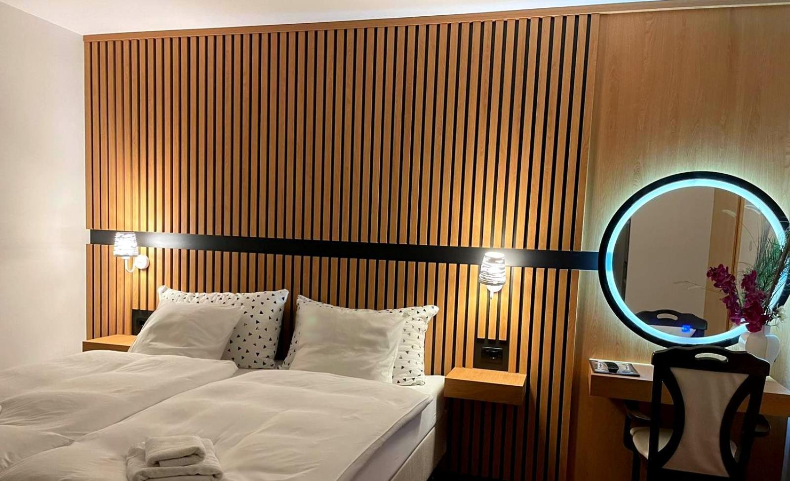Swiss Plus Hotel Bihać Esterno foto