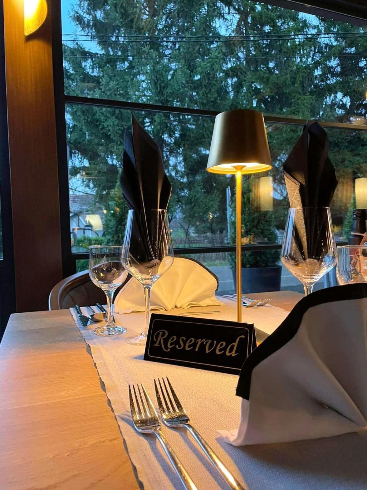 Swiss Plus Hotel Bihać Esterno foto