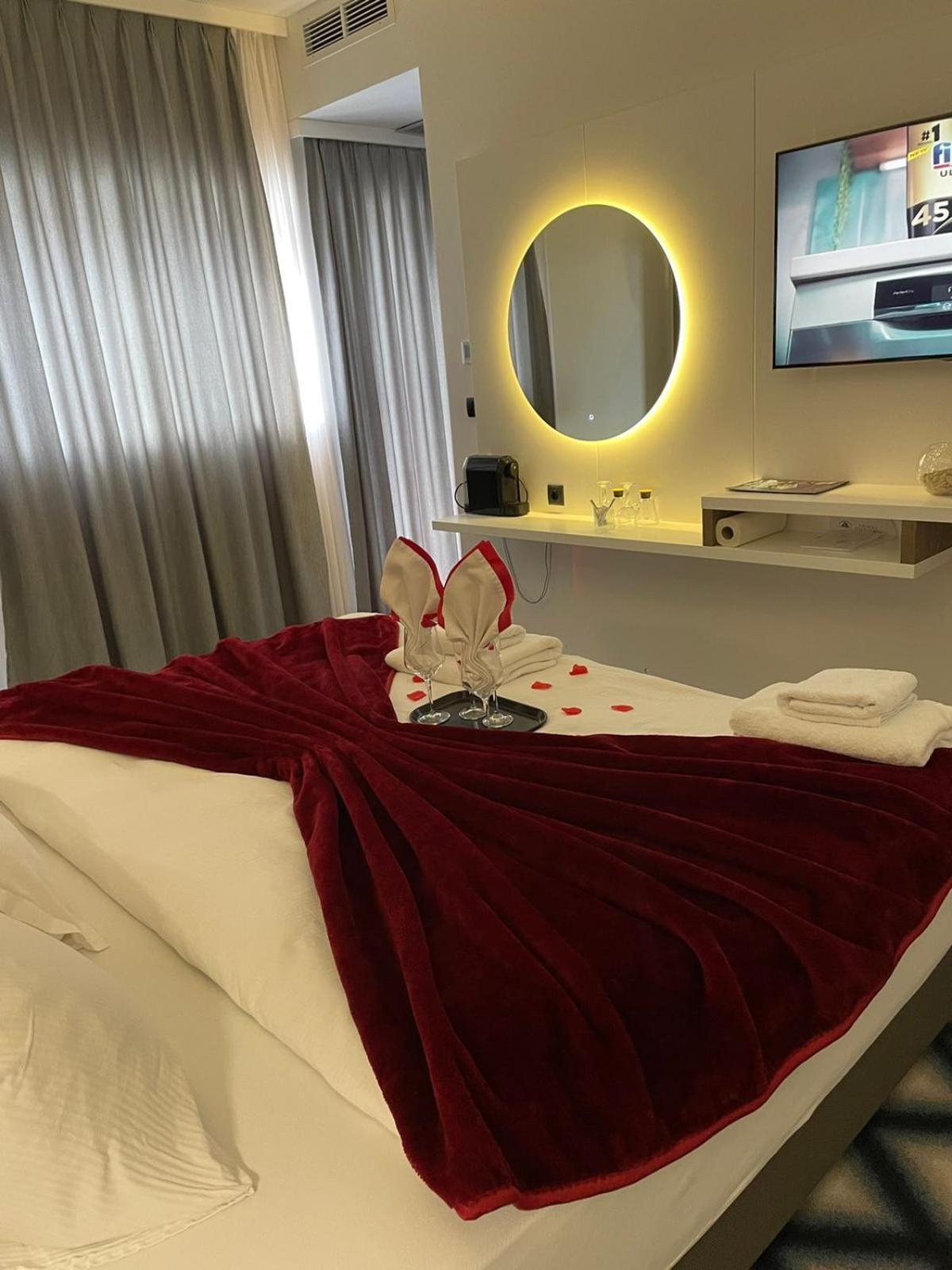 Swiss Plus Hotel Bihać Esterno foto