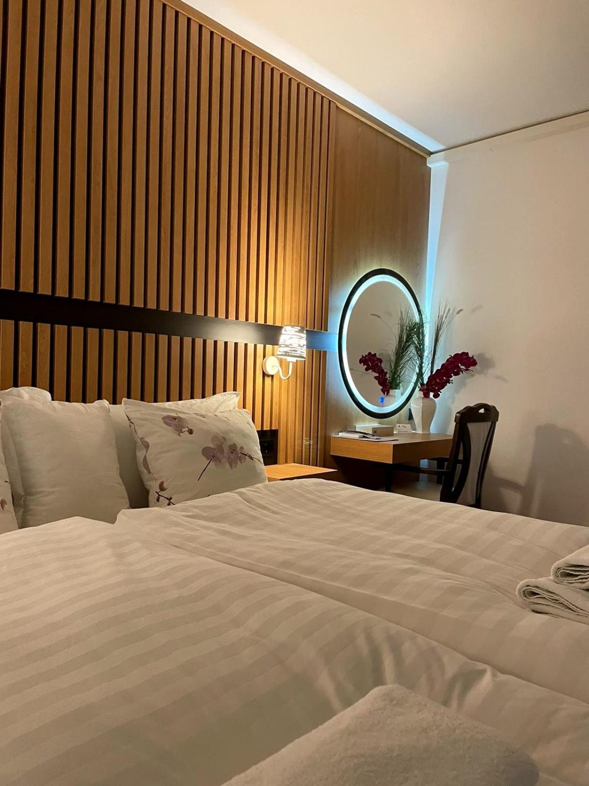 Swiss Plus Hotel Bihać Esterno foto