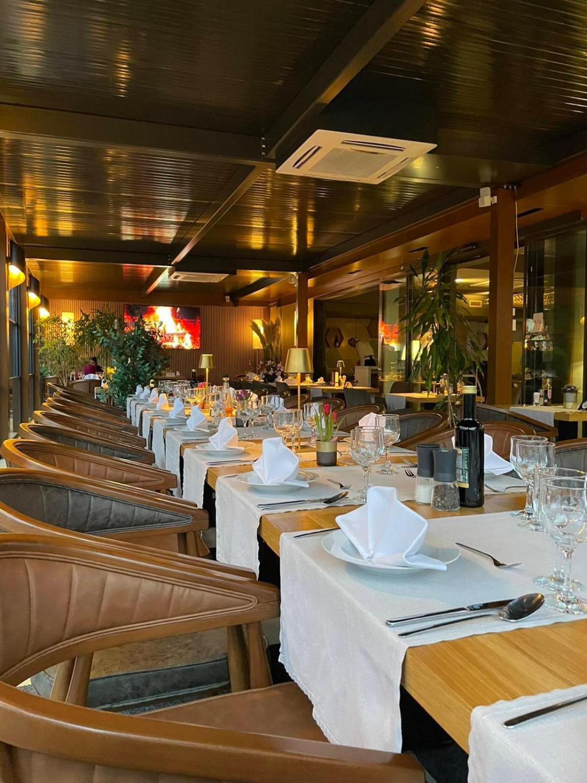 Swiss Plus Hotel Bihać Esterno foto
