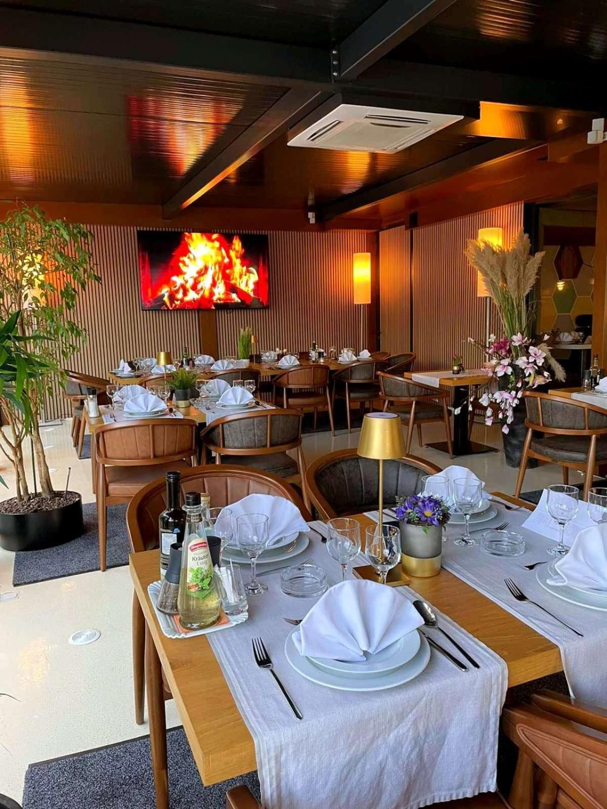 Swiss Plus Hotel Bihać Esterno foto