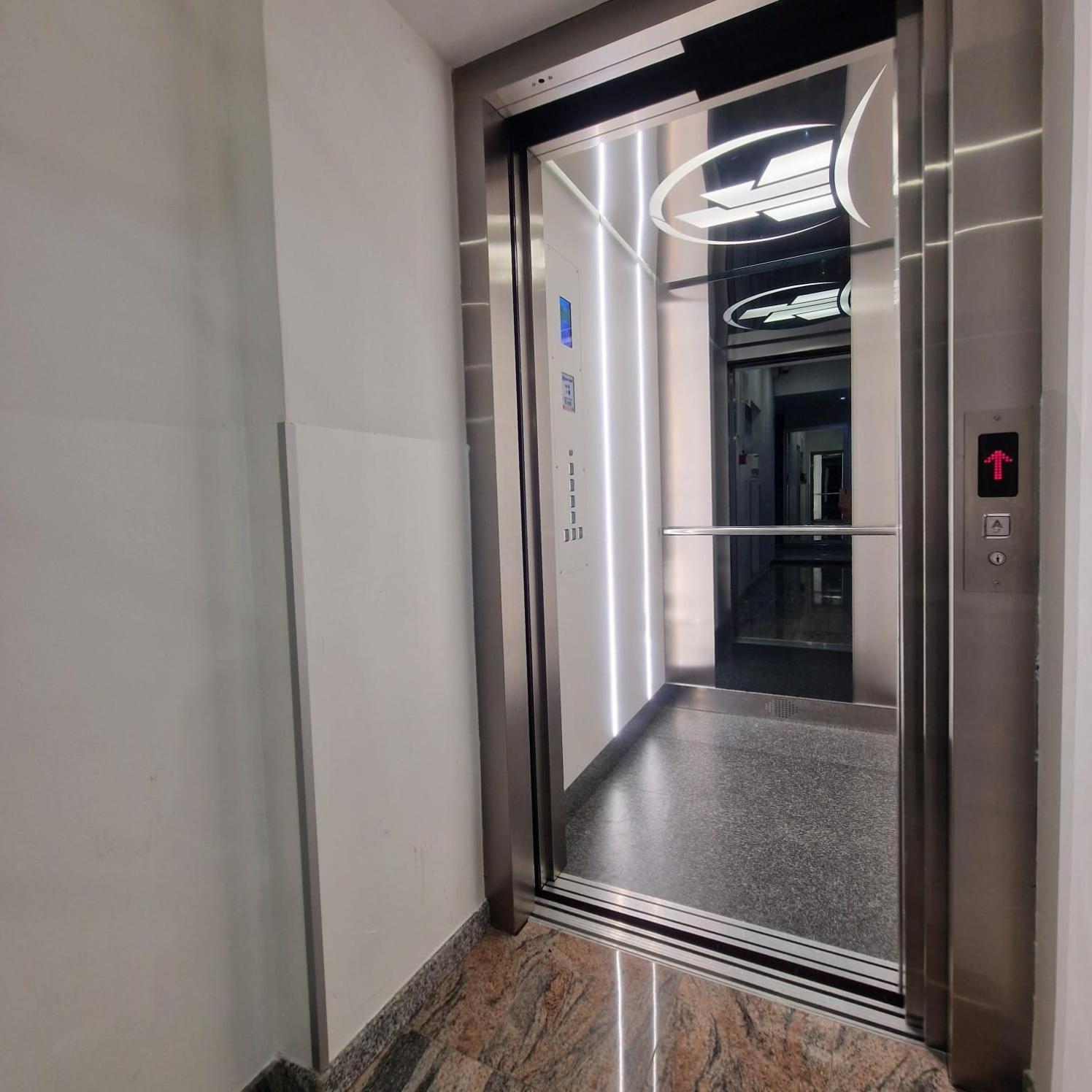 Swiss Plus Hotel Bihać Esterno foto