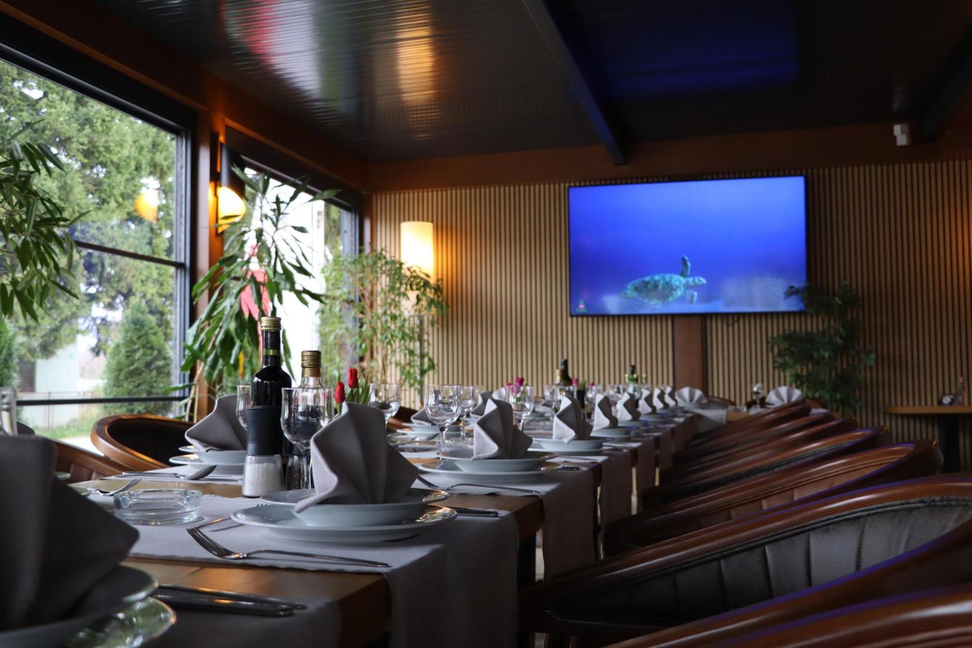 Swiss Plus Hotel Bihać Esterno foto