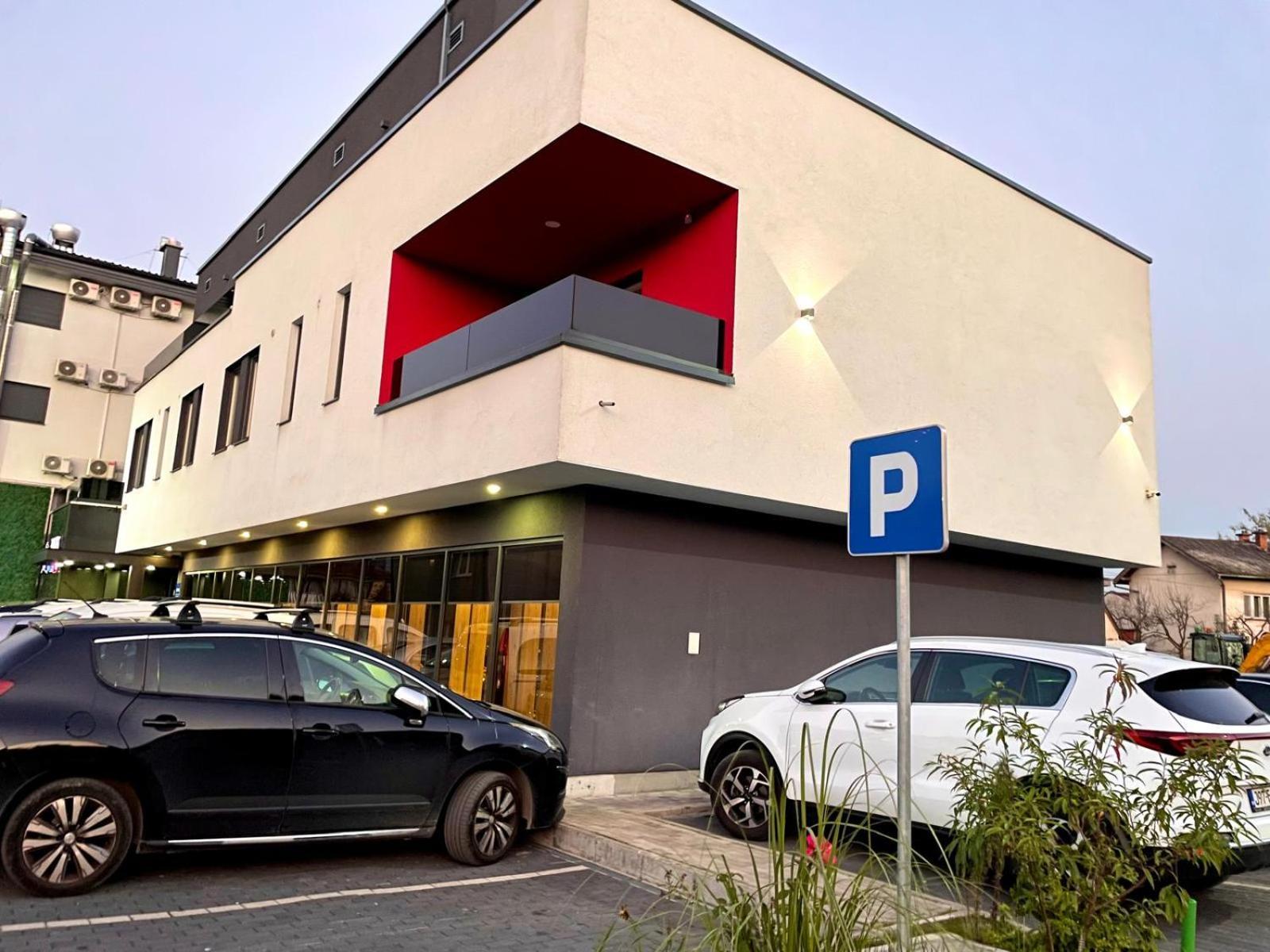 Swiss Plus Hotel Bihać Esterno foto