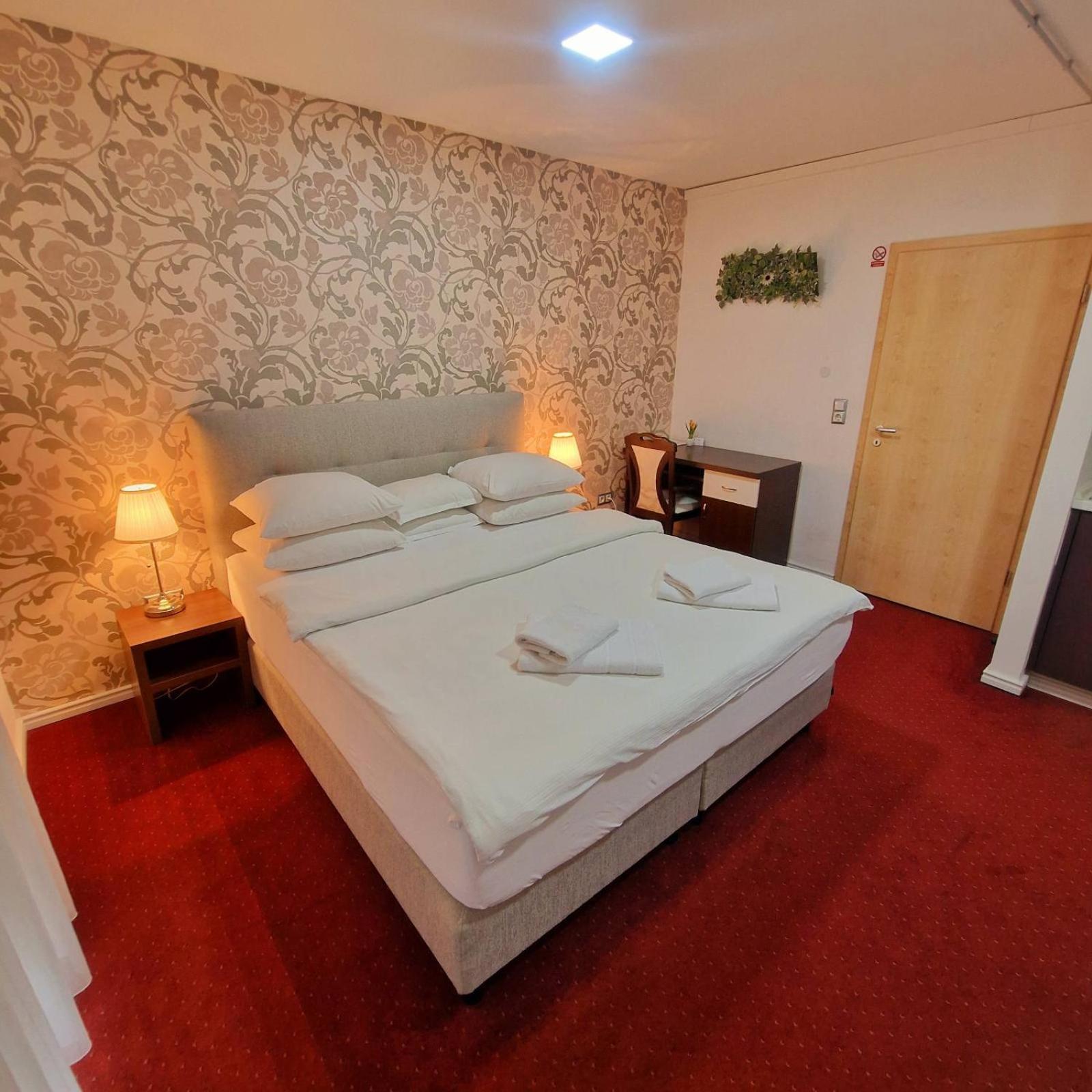 Swiss Plus Hotel Bihać Esterno foto