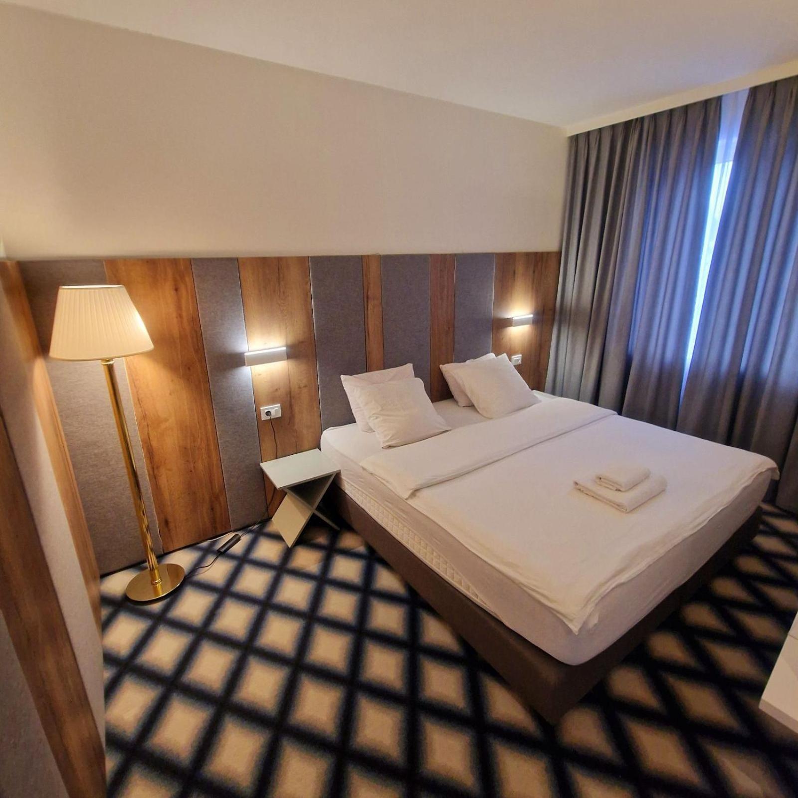 Swiss Plus Hotel Bihać Esterno foto