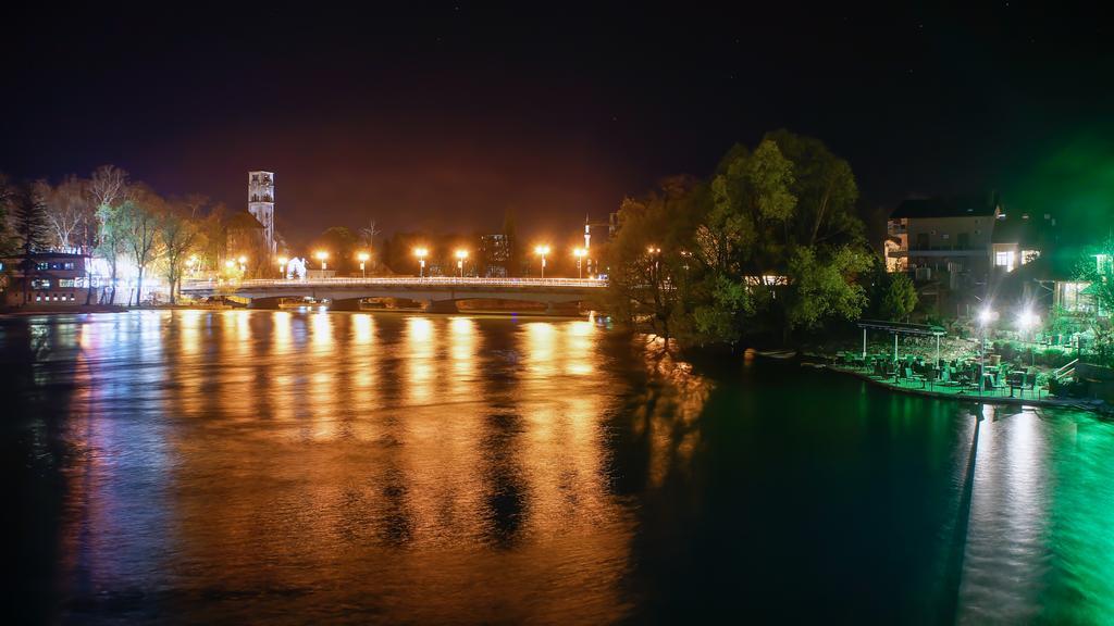 Swiss Plus Hotel Bihać Esterno foto